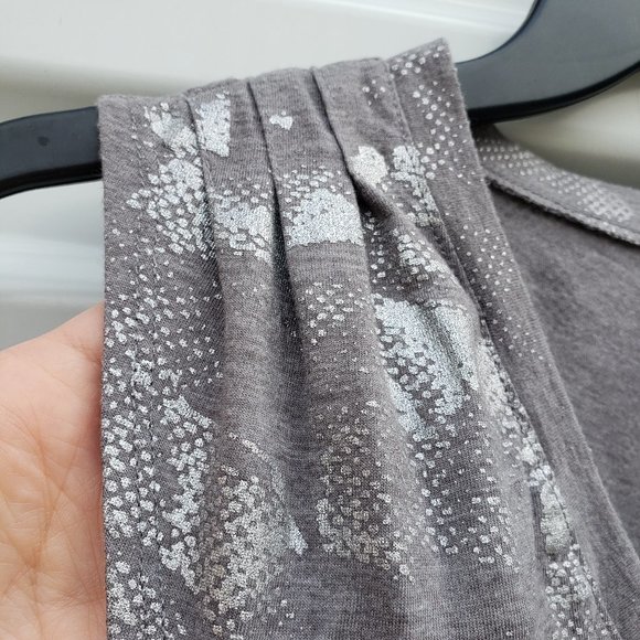 Fabletics Taryn silver printed v-neck muscle tank - Picture 5 of 6